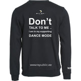 Dance Republic Kapuutsita Fännipusa, Suur Logo Rinnal